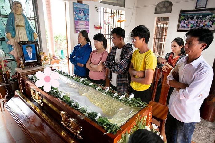 Xót xa tang lễ nam sinh Nghệ An không qua khỏi vì cứu 4 bạn đuối nước