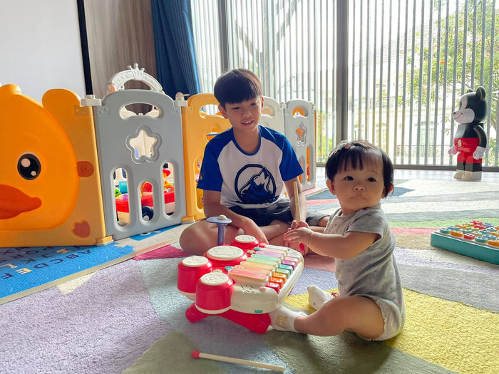 1/6 đầu tiên của các con nhà Hà Hồ, riêng Subeo khui quà bên Suchin