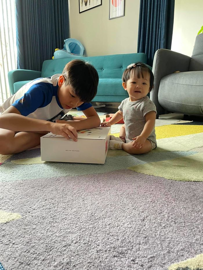 1/6 đầu tiên của các con nhà Hà Hồ, riêng Subeo khui quà bên Suchin