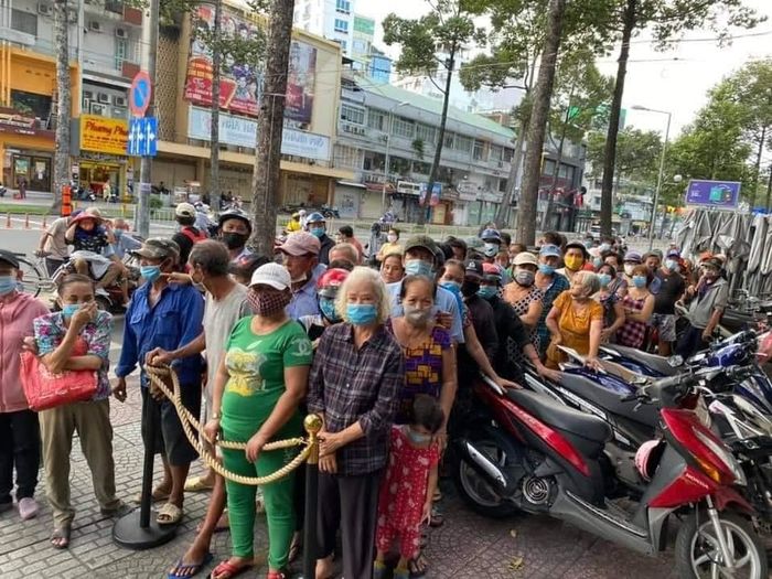 Sài Gòn: Thêm 9 địa điểm cơm từ thiện trong mùa giãn cách xã hội lần 2