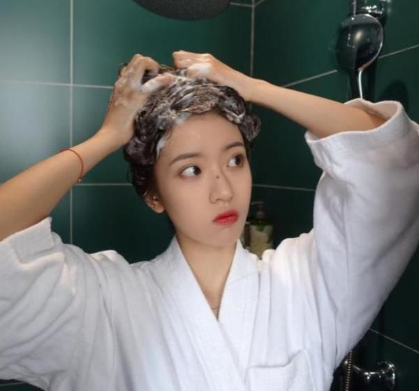 2 kiểu tắm gội trong mùa nóng nên bỏ ngay nếu không muốn bị đột quỵ