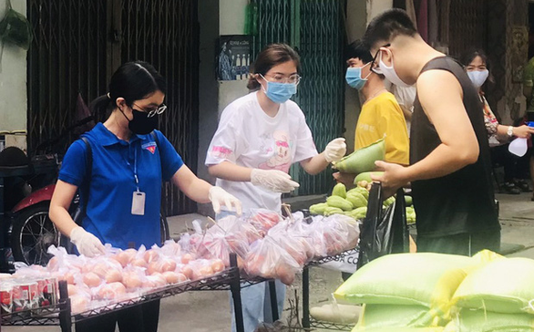 Sài Gòn mùa dịch: Thực phẩm 0 đồng, lập đội chuyển hàng khu phong toả