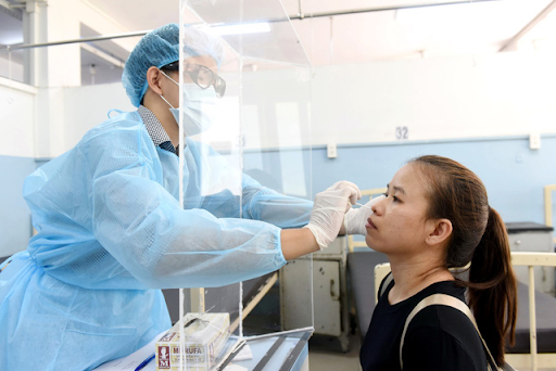 5 người giả bệnh thuê xe cấp cứu để qua mắt chốt kiểm dịch