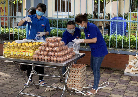 Sài Gòn mùa dịch: Thực phẩm 0 đồng, lập đội chuyển hàng khu phong toả