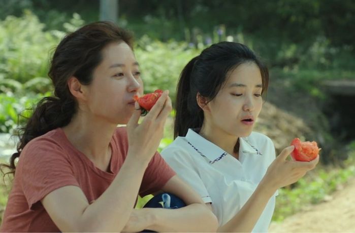 Khác với người Việt, người Hàn rất ít ăn rau, mì tôm cũng có phô mai