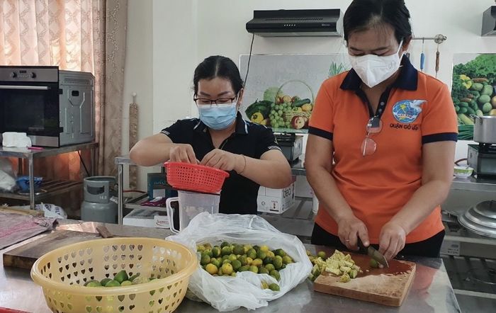 Sài Gòn mùa dịch: Thực phẩm 0 đồng, lập đội chuyển hàng khu phong toả