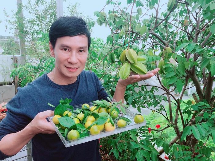 Vợ chồng sao Việt mát tay làm nông: Trồng cây gì cũng sai lúc lỉu