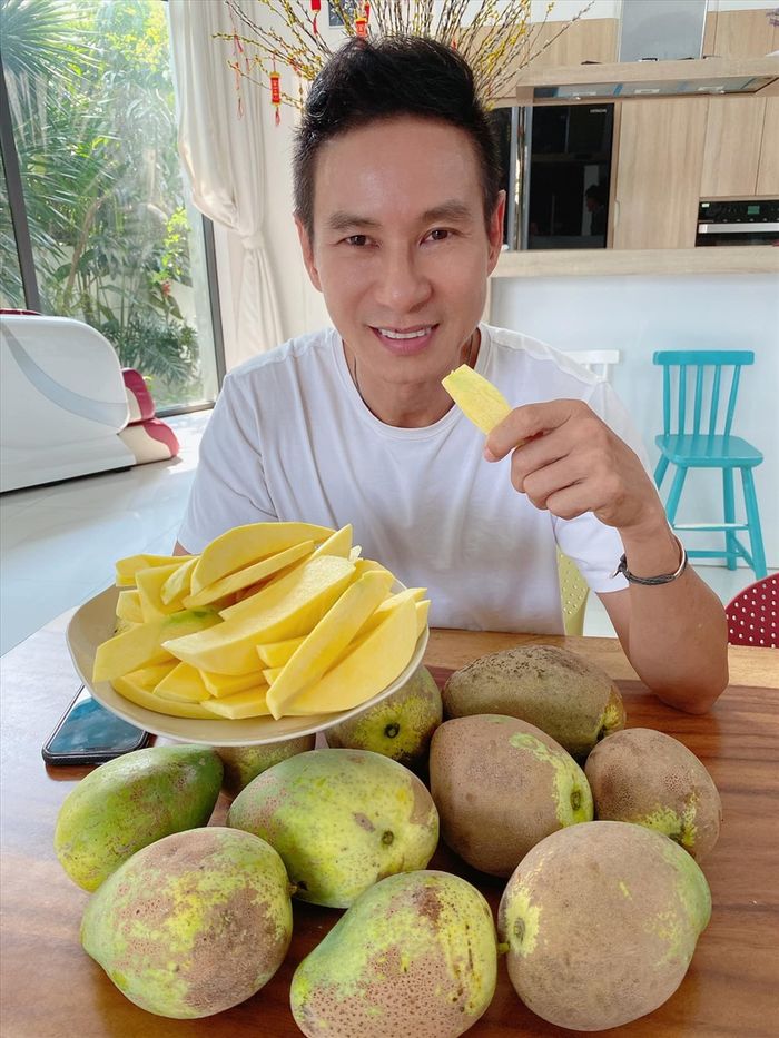 Vợ chồng sao Việt mát tay làm nông: Trồng cây gì cũng sai lúc lỉu