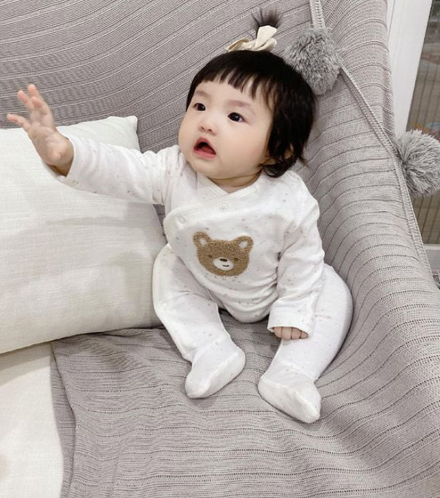 Ái nữ nhà Đông Nhi: Lớn nhanh như thổi, bắt đầu hái ra tiền
