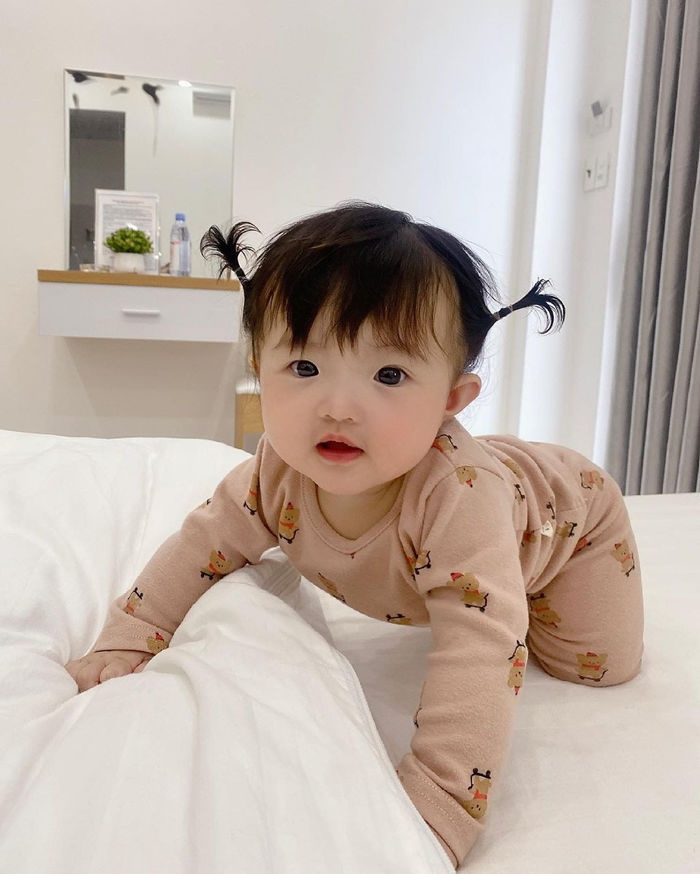 Ái nữ nhà Đông Nhi: Lớn nhanh như thổi, bắt đầu hái ra tiền