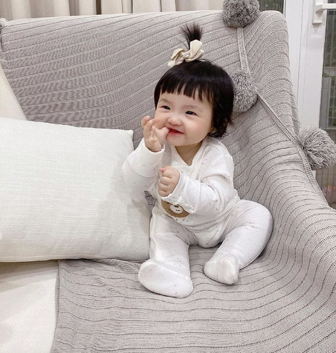 Ái nữ nhà Đông Nhi: Lớn nhanh như thổi, bắt đầu hái ra tiền