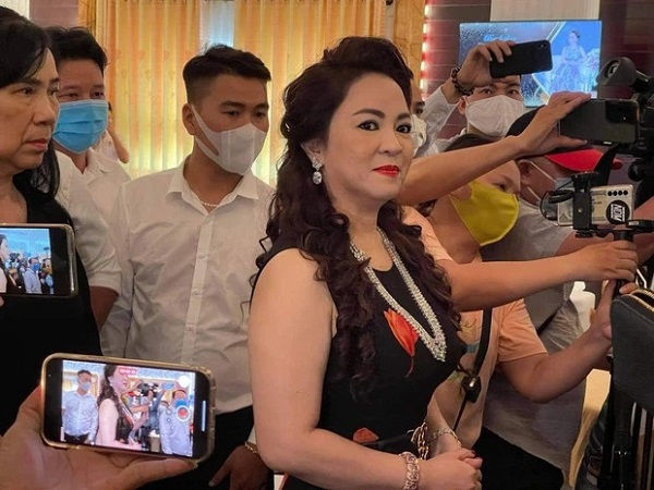 Ai tên Hằng đi chợ mua rau được tặng: Thời của chị em tên Hằng tới rồi