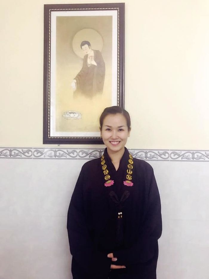 Bà bầu độc nhất Vbiz: ăn chay trường, thai giáo cho con bằng Phật pháp