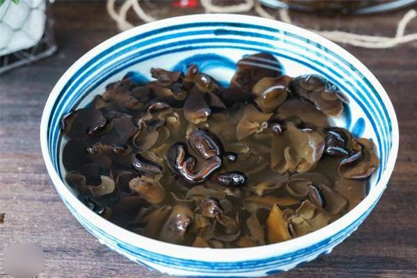 Bé gái 7 tuổi bị suy đa tạng vì bố mẹ phạm sai lầm khi nấu ăn