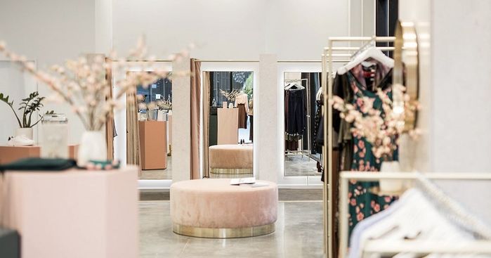 Bí mật không ngờ tại các shop thời trang: Nhất là gương biết nịnh