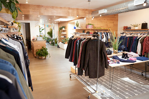 Bí mật không ngờ tại các shop thời trang: Nhất là gương biết nịnh