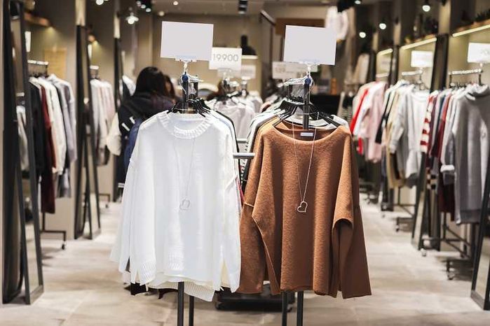 Bí mật không ngờ tại các shop thời trang: Nhất là gương biết nịnh