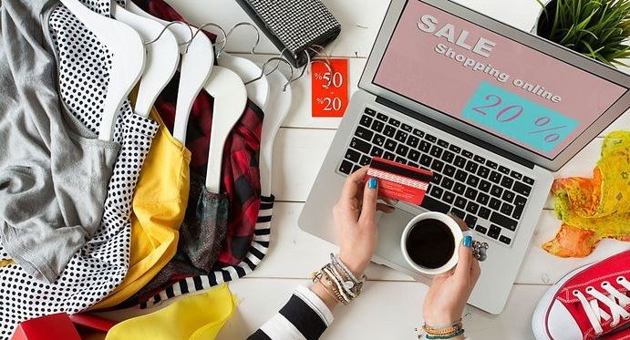 Bí mật không ngờ tại các shop thời trang: Nhất là gương biết nịnh