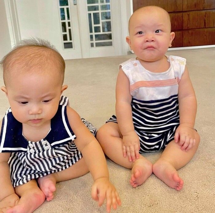 Biểu cảm của cây hài nhí Leon khi được mẹ tặng quà