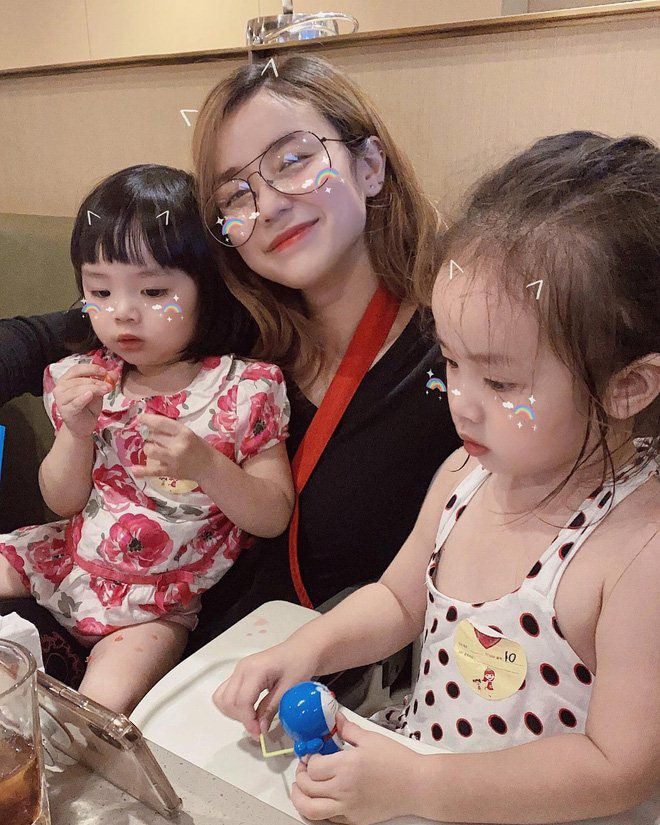 Bỏ qua ồn ào của mẹ, 2 ái nữ nhà Hoài Lâm càng lớn càng xinh
