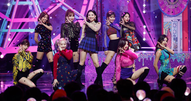 Visual đỉnh cũng khó cứu idol khi stylist đã hại: BTS bị chê tơi tả
