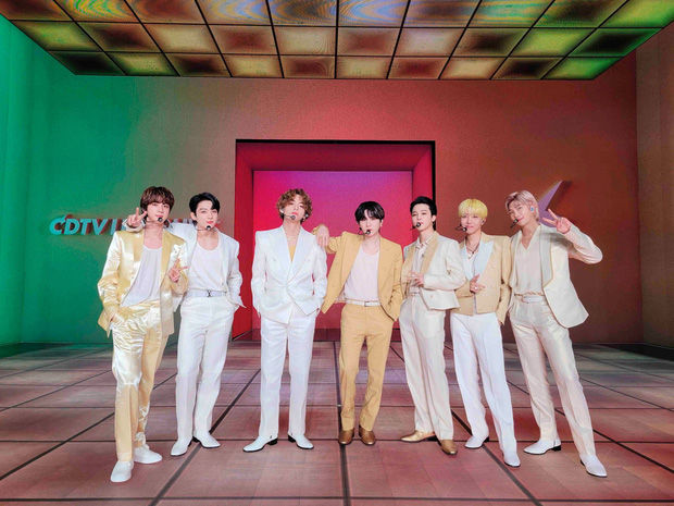 BTS liên tục mất hết điểm trong mắt netizen vì mặc đồ bóng loáng
