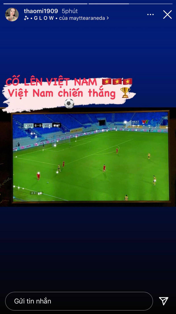 Dàn WAGs lẫn bồ cũ của hội cầu thủ nô nức cổ vũ, tim bắn tung tóe