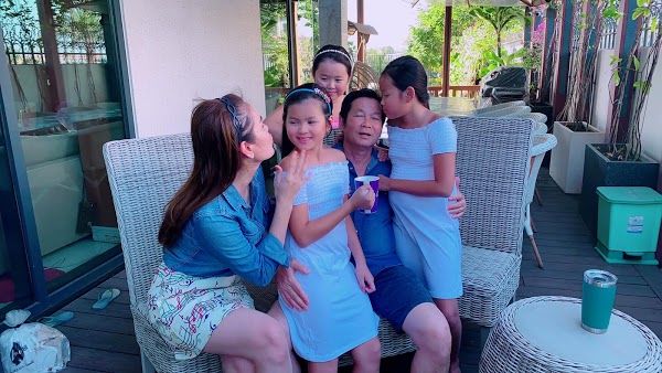 Cách nuôi dạy con của các đại gia Vbiz: có người cho con hẳn thẻ đen