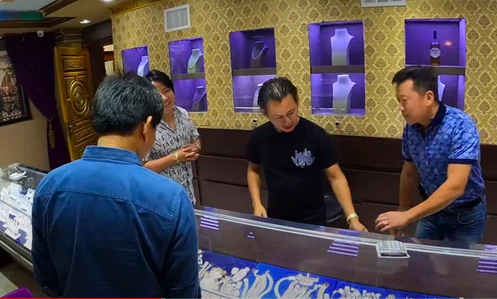 Hoa mắt trước BST kim cương đếm không xuể của Johnny Đặng