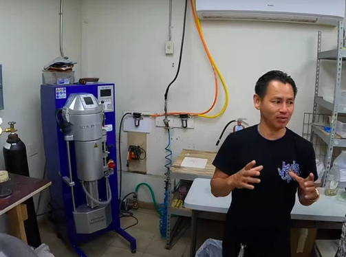 Hoa mắt trước BST kim cương đếm không xuể của Johnny Đặng