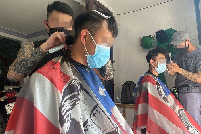 Gọi thợ đến nhà cắt tóc, làm móng giữa mùa dịch COVID-19 sẽ bị phạt