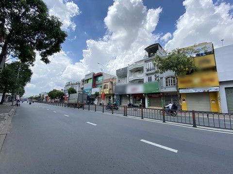 Gọi thợ đến nhà cắt tóc, làm móng giữa mùa dịch COVID-19 sẽ bị phạt