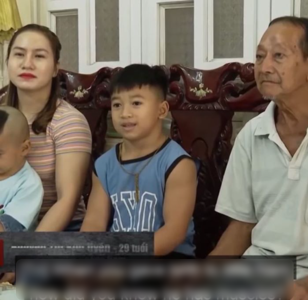 Cậu bé Việt sở hữu cơ bắp cuồn cuộn dù chỉ mới 10 tuổi