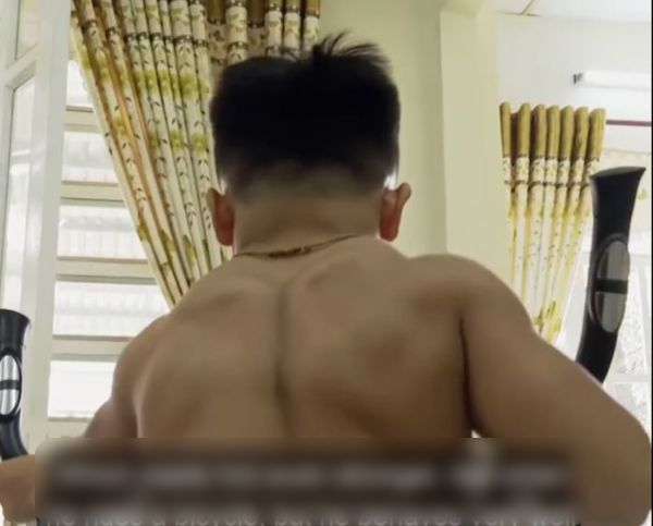 Cậu bé Việt sở hữu cơ bắp cuồn cuộn dù chỉ mới 10 tuổi