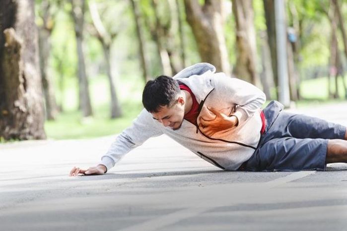 Cầu thủ Đan Mạch đột quỵ, học ngay cách sơ cứu trước khi đưa vào viện