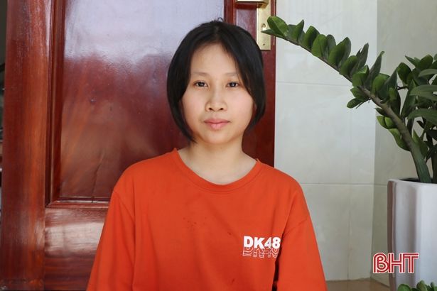 Chân dung nữ thủ khoa chuyên Văn viết 17 trang giấy trong 150 phút