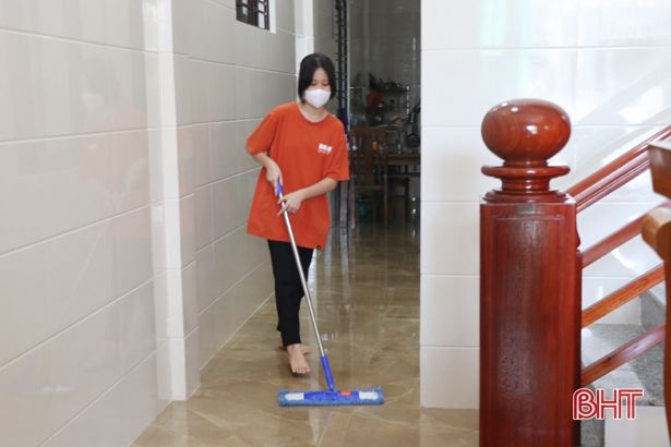 Chân dung nữ thủ khoa chuyên Văn viết 17 trang giấy trong 150 phút