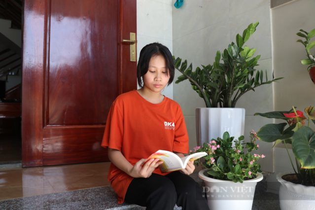 Chân dung nữ thủ khoa chuyên Văn viết 17 trang giấy trong 150 phút