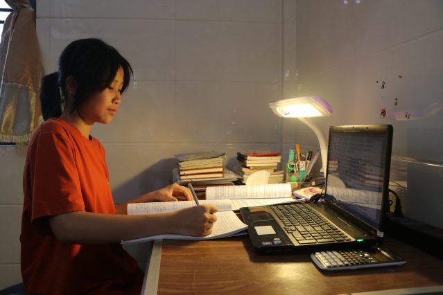 Chân dung nữ thủ khoa chuyên Văn viết 17 trang giấy trong 150 phút