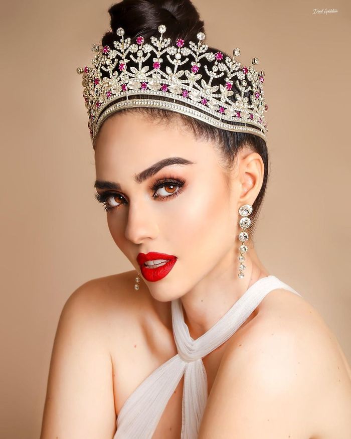Chỉ 4 năm mà có đến 3 Miss Universe bị tước ngôi Hoa hậu ở quê nhà