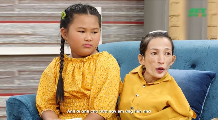 Chồng nông dân 11 năm yêu người vợ không tay, nặng có mười mấy kí