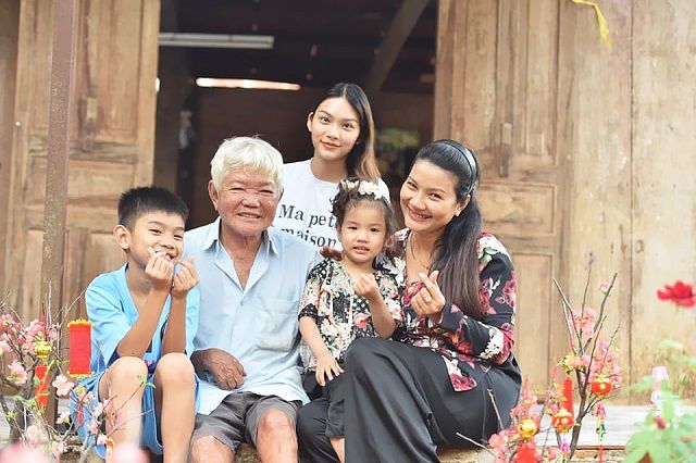Chưa đầy 20 tuổi có con, mỹ nhân Việt sinh xong hối hận phải ly hôn