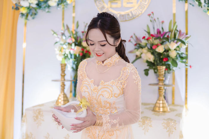 Cô dâu 18 tuổi được tặng 20 cây vàng và tiền mừng khiến CĐM ghen tị