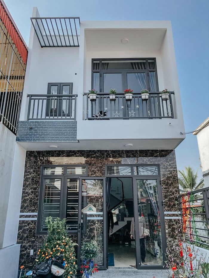 Trong 3 tháng, cô gái 25 tuổi tích góp 400 triệu, xây nhà tặng bố mẹ