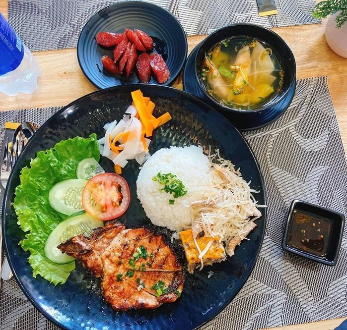 Những món ăn Việt Nam gây nghiện, khách nước ngoài ăn mãi không chán