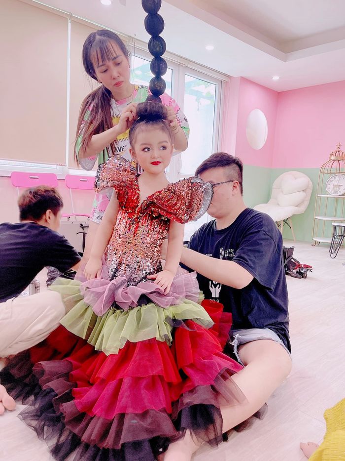 Con 4 tuổi kiếm 60 triệu/tháng, mẹ trẻ trải lòng về chuyện cát-xê