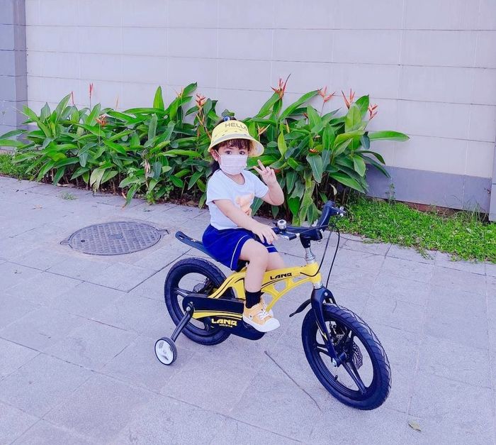 Con 4 tuổi kiếm 60 triệu/tháng, mẹ trẻ trải lòng về chuyện cát-xê