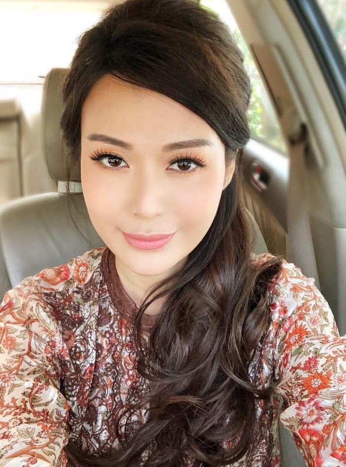 Con trai cả Hoa hậu Thu Thủy hỏi em gái sẽ ở đâu sau khi mẹ mất