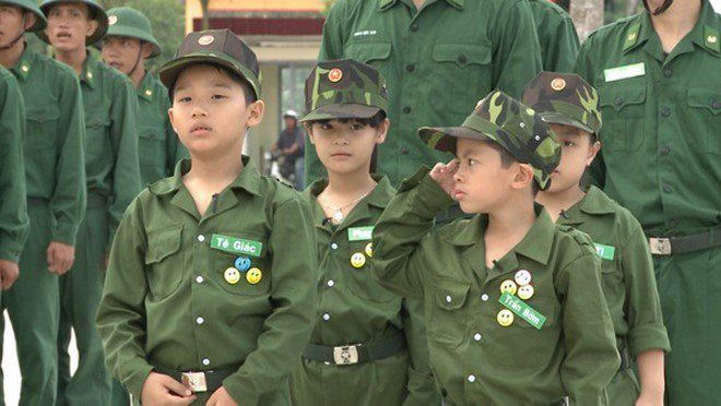 Con trai Hoàng Bách: giờ lớn phổng phao, nuốt chửng được bố