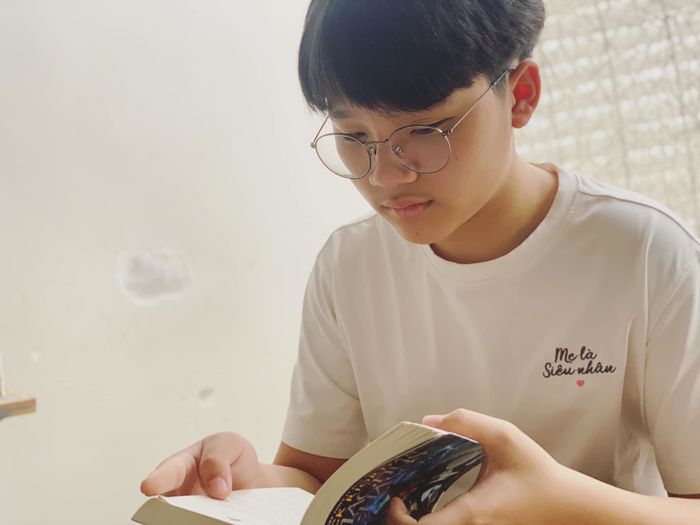 Con trai Hoàng Bách: giờ lớn phổng phao, nuốt chửng được bố